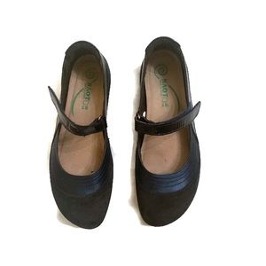 Sbicca Melita (Tan) Women's Sandals ($35) via Polyvore featuring shoes, sandals, tan, chunky 